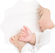 新生児集中治療室(NICU)での経験も豊富な小児科専門医が診察します。